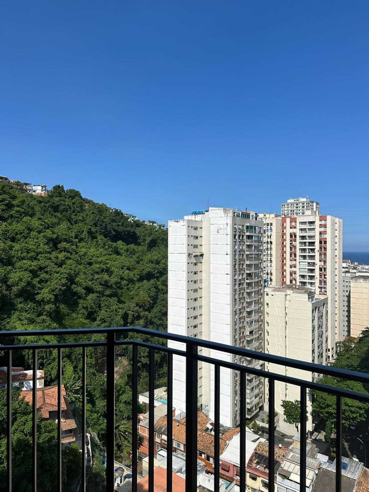 Flat Renovado Em Copacabana Com Piscina. Apartamento *