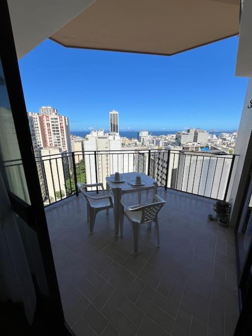 Flat Renovado Em Copacabana Com Piscina. * Rio de Janeiro