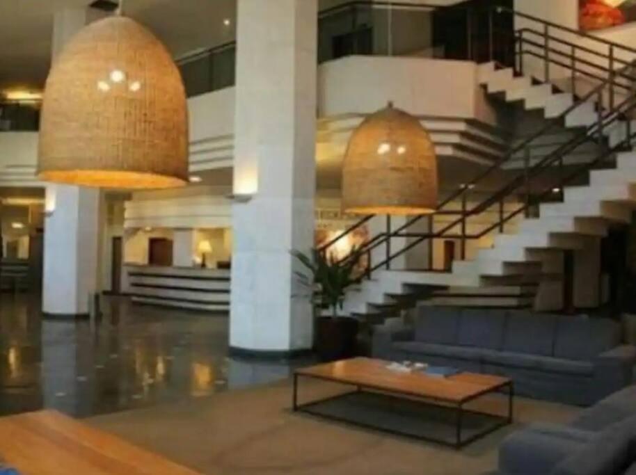 Flat Renovado Em Copacabana Com Piscina.